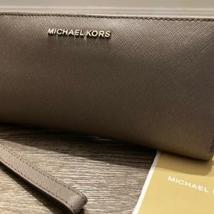 Michael Kors Leather Continental Wristlet